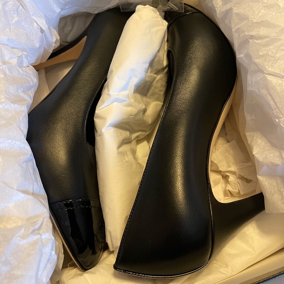 UPDATE 03Oct. Chanel Classic Black Pump - Authentic- Worn once. See video. - Picture 3 of 17